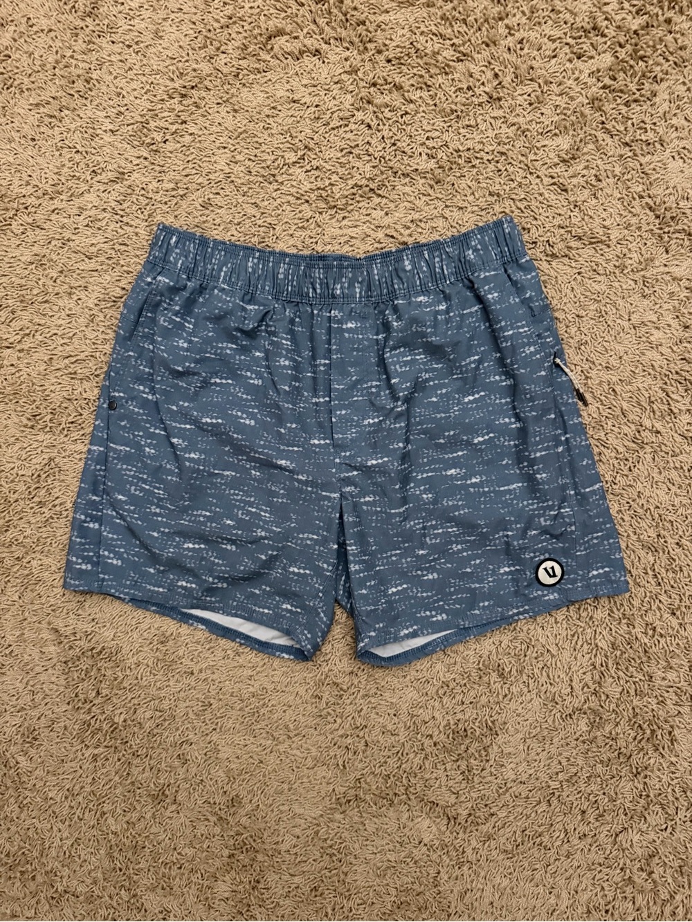 Vuori Men's Cape Shorts Blue Unlined 6” Medium